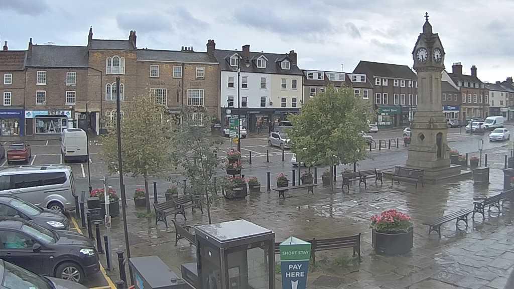 Thirsk webcam overlooking the Market Place