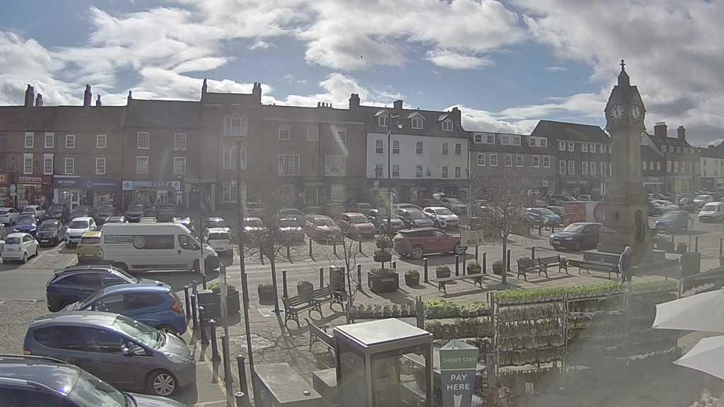 Thirsk webcam overlooking the Market Place