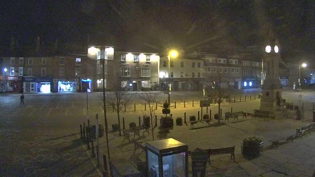 Thirsk webcam overlooking the Market Place