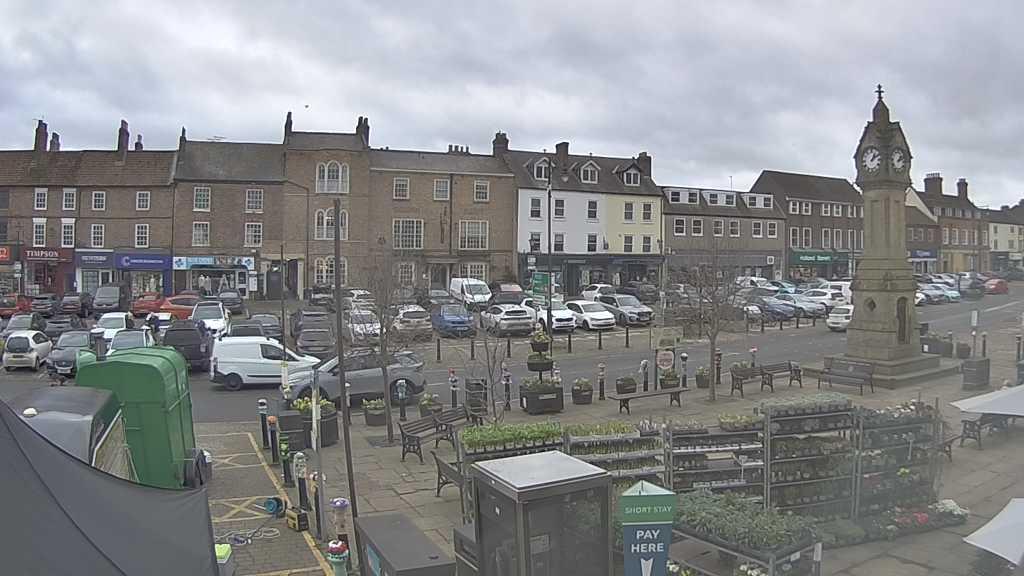 Thirsk webcam overlooking the Market Place