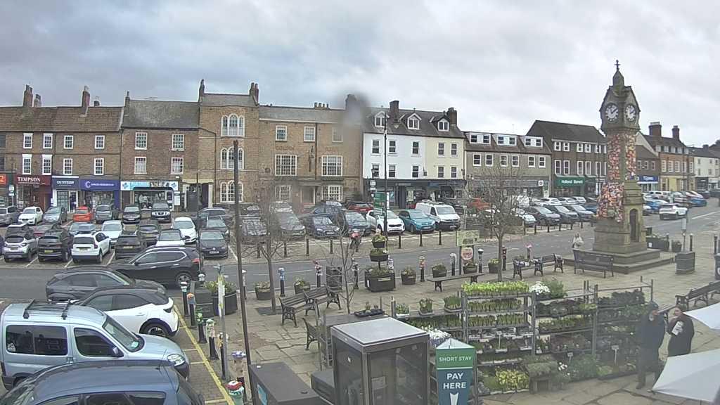 Thirsk webcam overlooking the Market Place