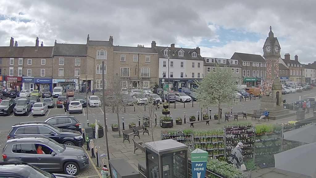 Thirsk webcam overlooking the Market Place
