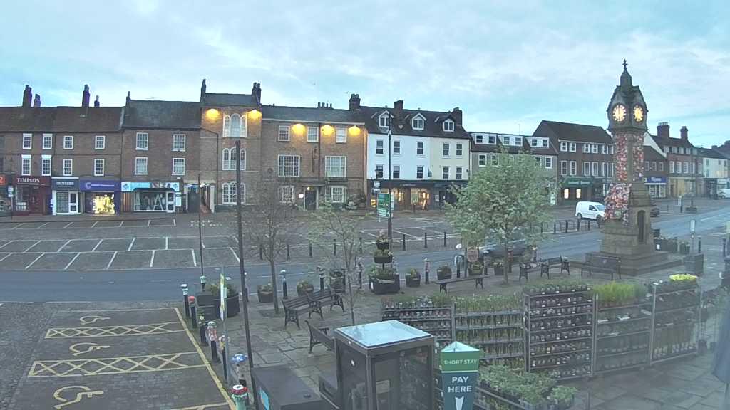 Thirsk webcam overlooking the Market Place