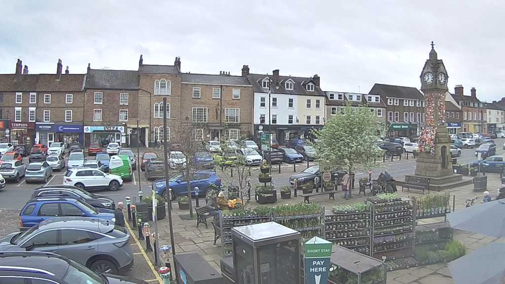 Thirsk webcam overlooking the Market Place