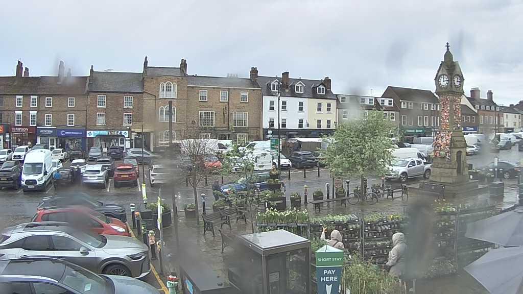 Thirsk webcam overlooking the Market Place