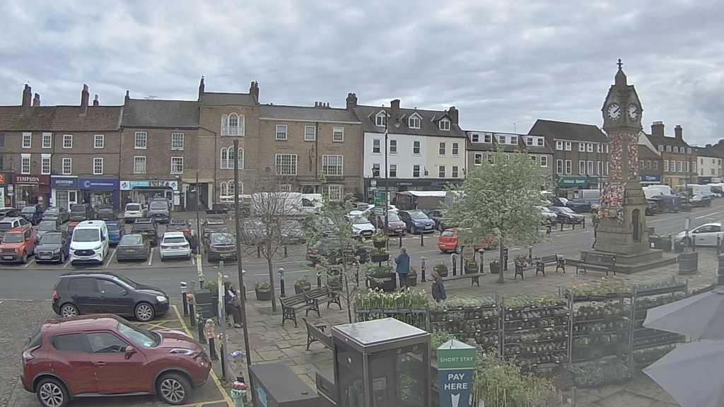 Thirsk webcam overlooking the Market Place