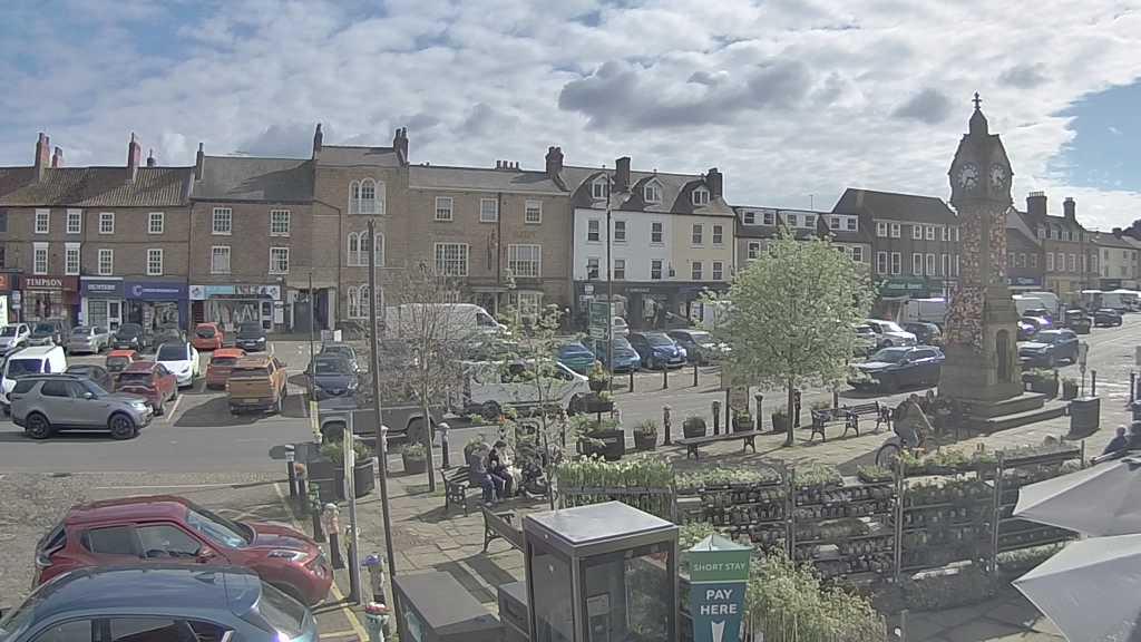 Thirsk webcam overlooking the Market Place