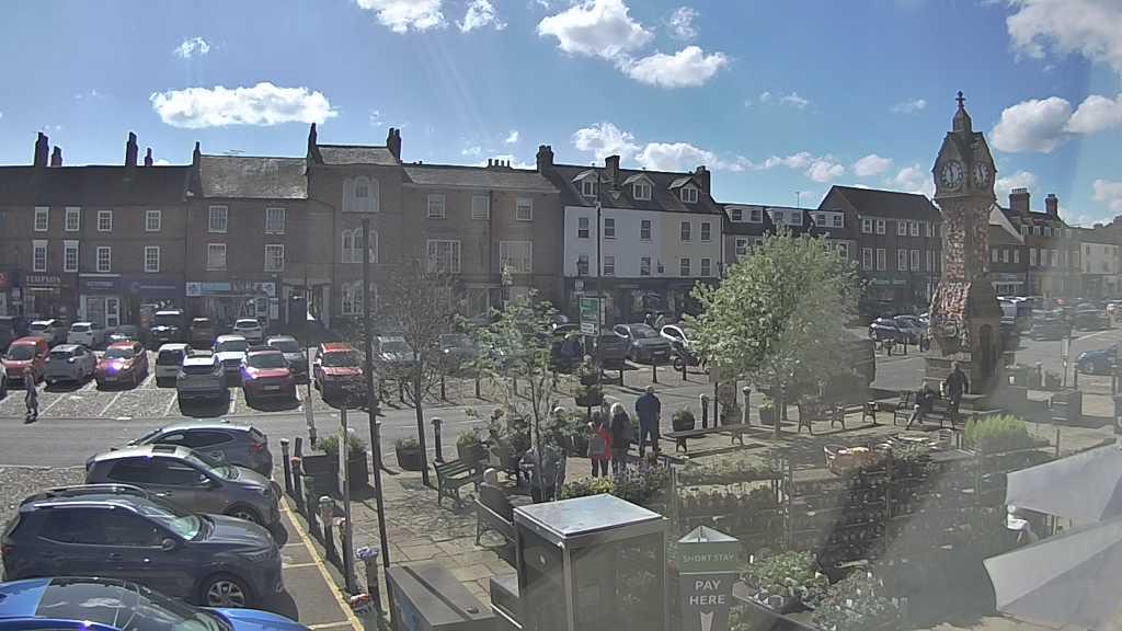 Thirsk webcam overlooking the Market Place