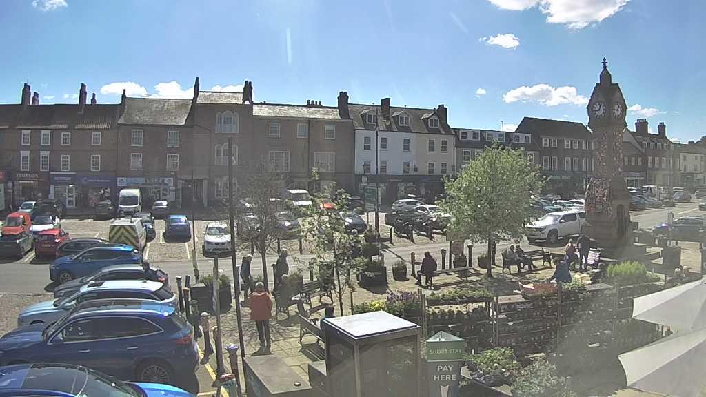 Thirsk webcam overlooking the Market Place