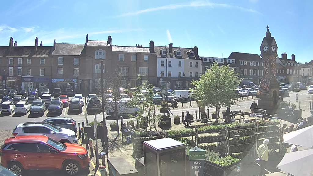 Thirsk webcam overlooking the Market Place
