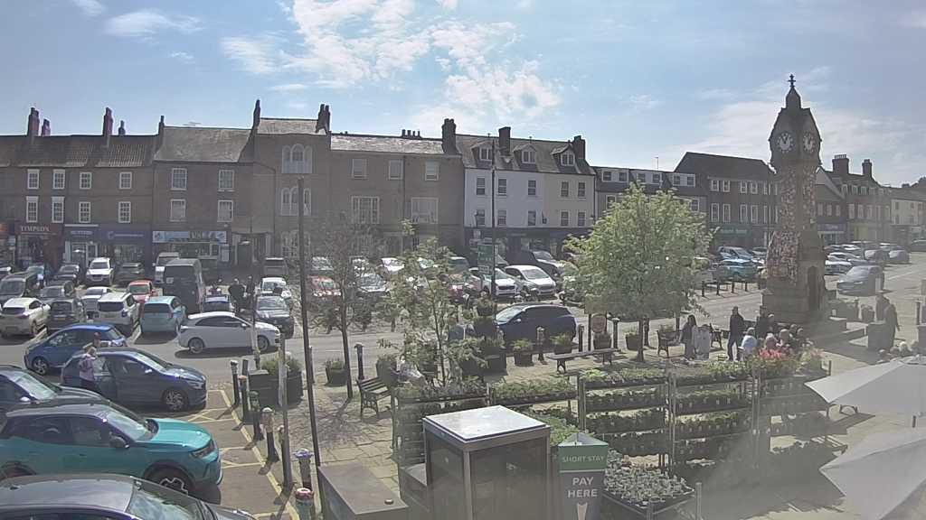 Thirsk webcam overlooking the Market Place