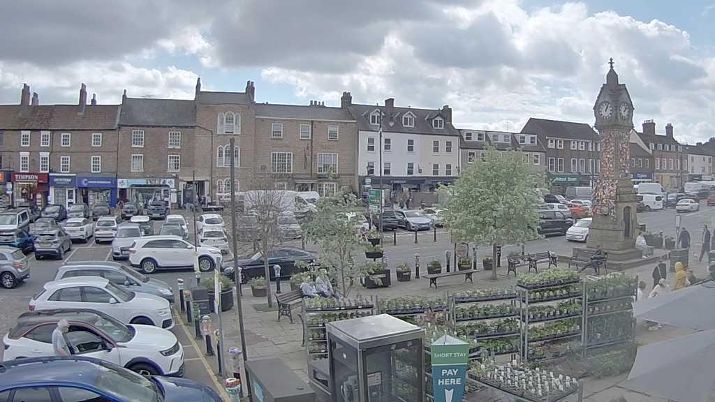 Thirsk webcam overlooking the Market Place
