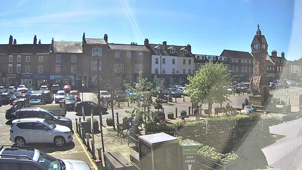 Thirsk webcam overlooking the Market Place