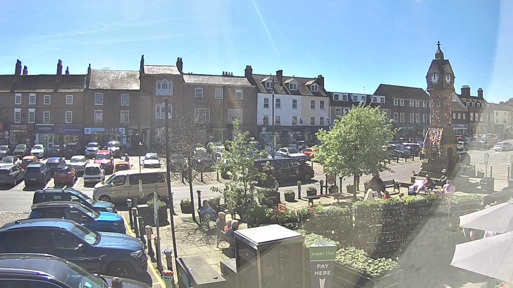 Thirsk webcam overlooking the Market Place