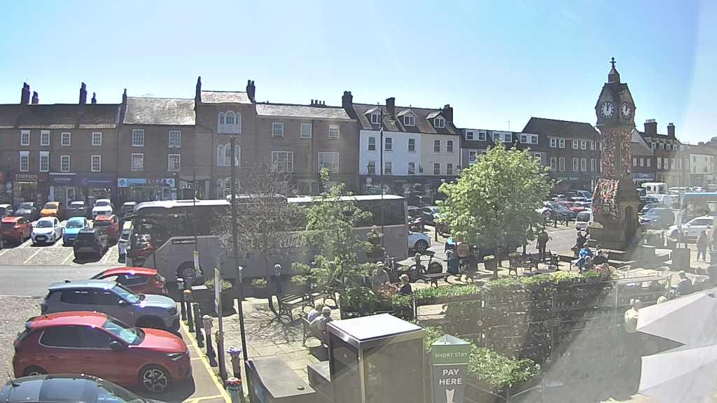 Thirsk webcam overlooking the Market Place