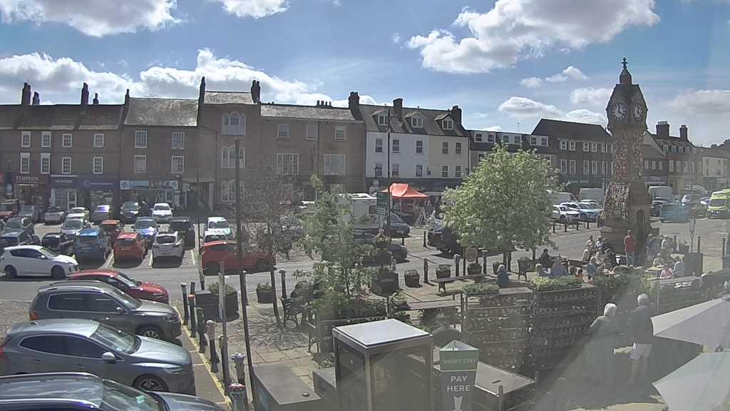 Thirsk webcam overlooking the Market Place