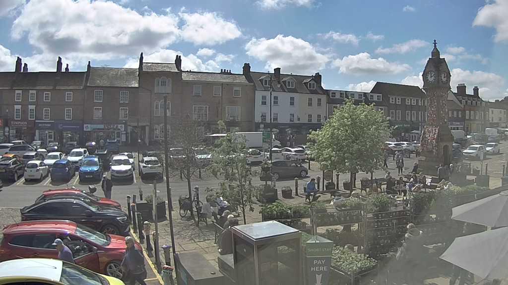 Thirsk webcam overlooking the Market Place