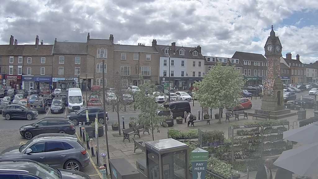 Thirsk webcam overlooking the Market Place
