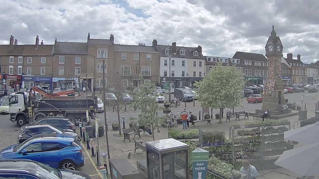 Thirsk webcam overlooking the Market Place