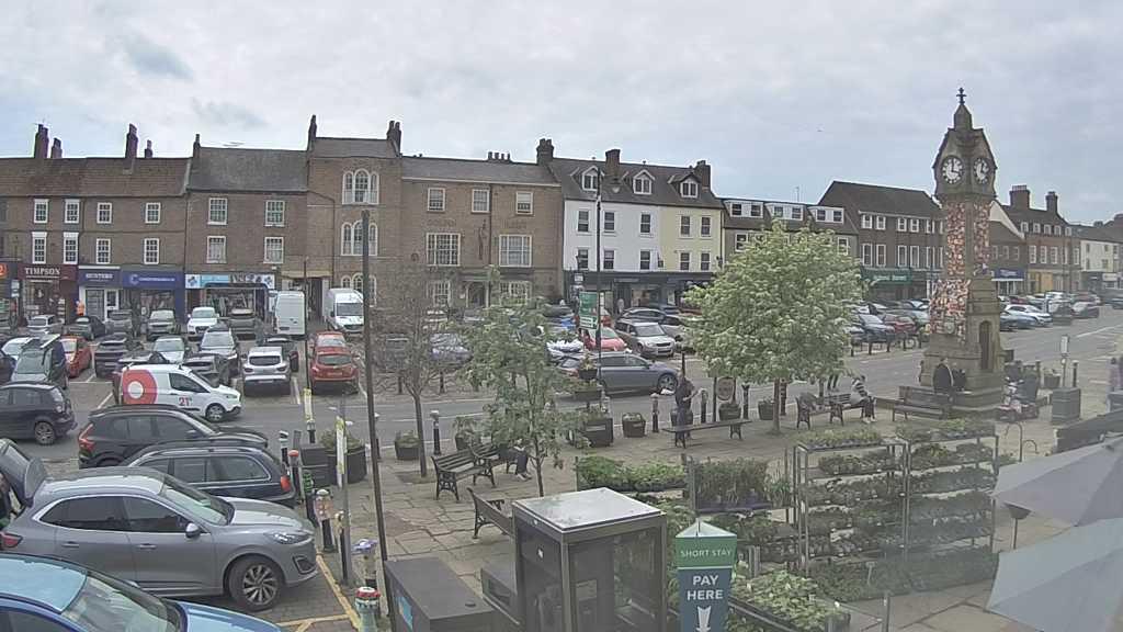 Thirsk webcam overlooking the Market Place