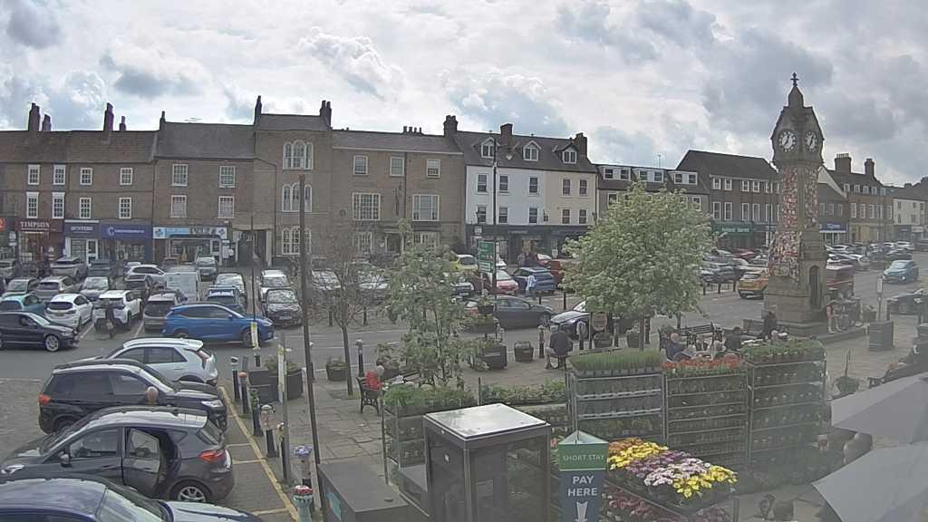 Thirsk webcam overlooking the Market Place