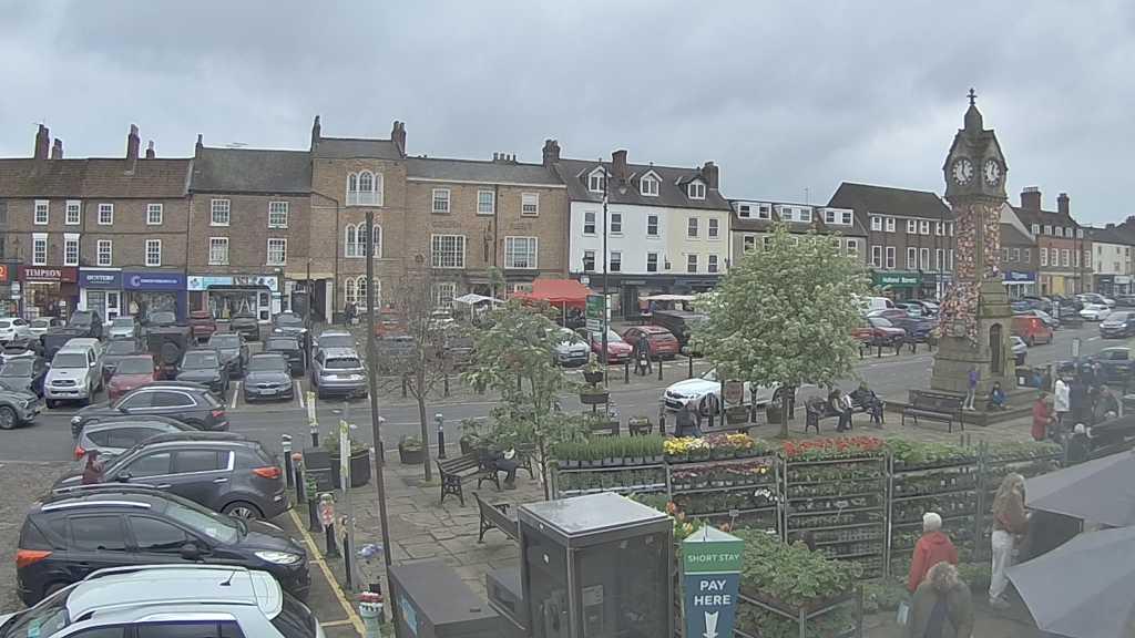 Thirsk webcam overlooking the Market Place
