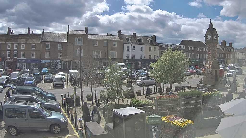 Thirsk webcam overlooking the Market Place