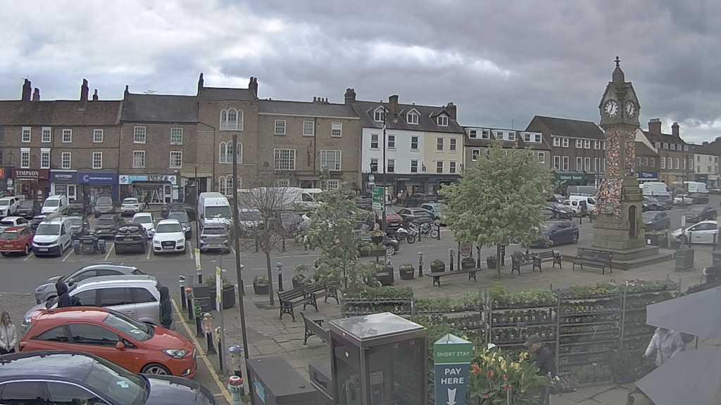 Thirsk webcam overlooking the Market Place