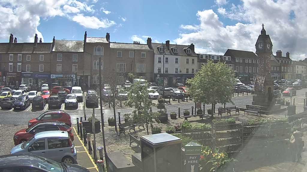 Thirsk webcam overlooking the Market Place