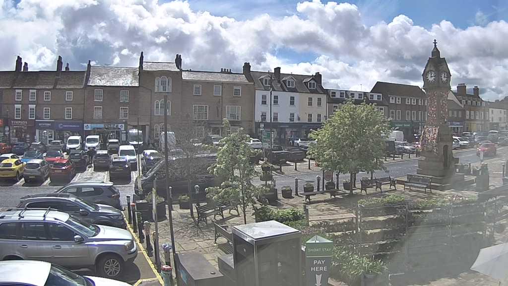 Thirsk webcam overlooking the Market Place