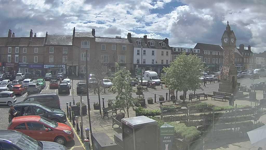 Thirsk webcam overlooking the Market Place