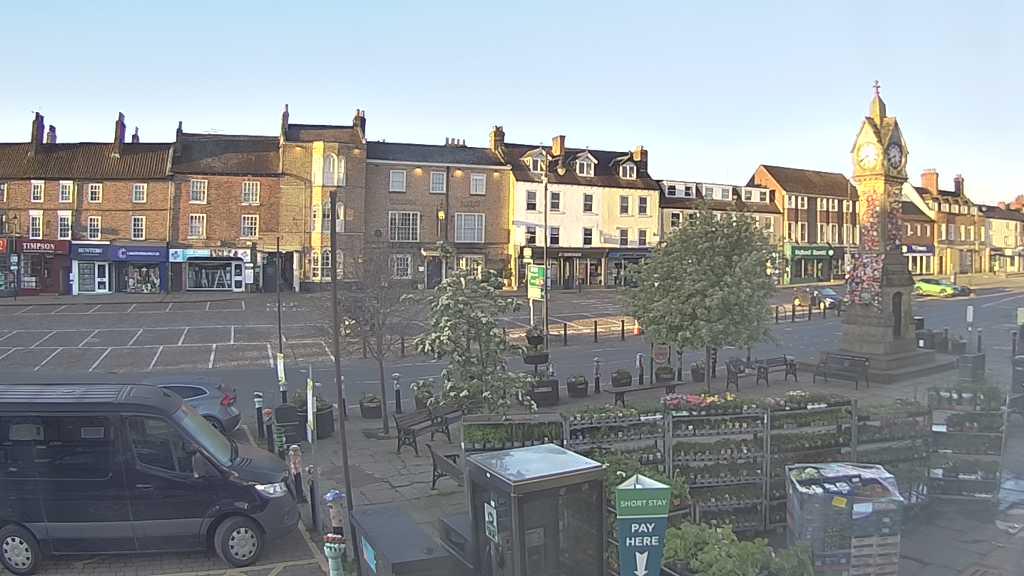 Thirsk webcam overlooking the Market Place