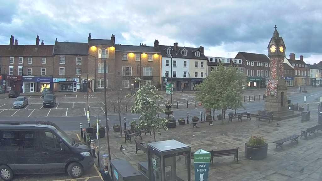 Thirsk webcam overlooking the Market Place