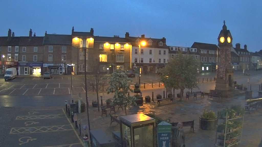 Thirsk webcam overlooking the Market Place