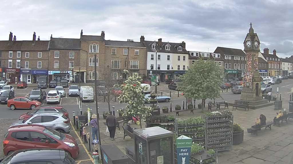 Thirsk webcam overlooking the Market Place