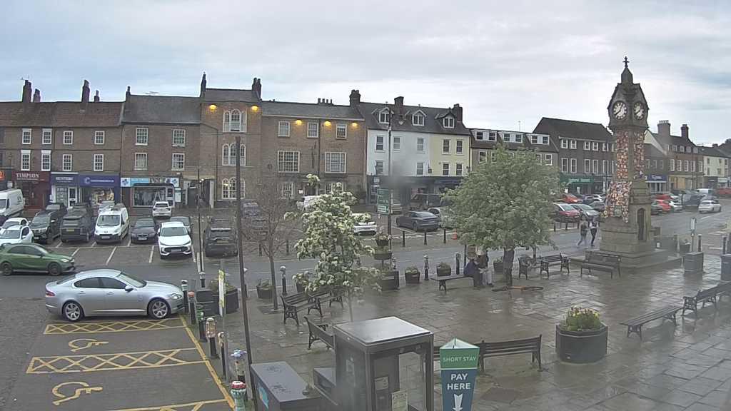 Thirsk webcam overlooking the Market Place