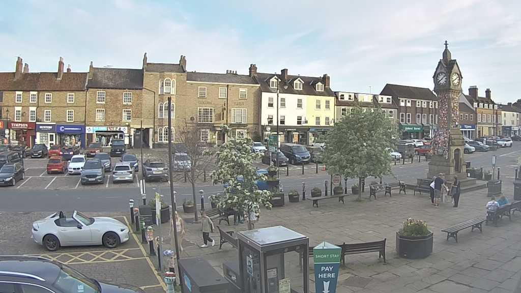 Thirsk webcam overlooking the Market Place