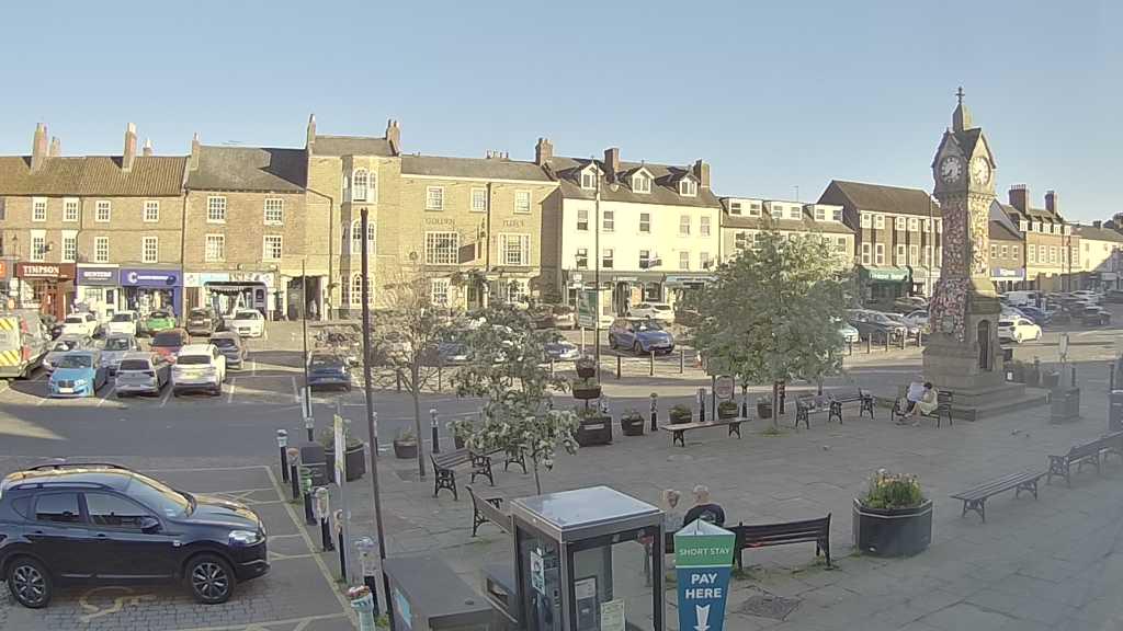 Thirsk webcam overlooking the Market Place