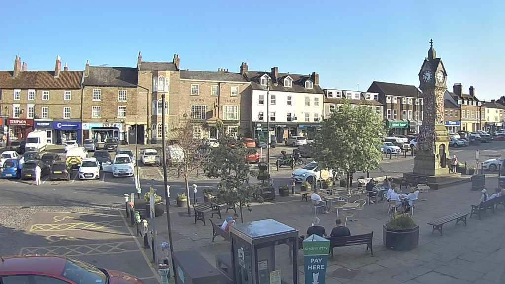 Thirsk webcam overlooking the Market Place