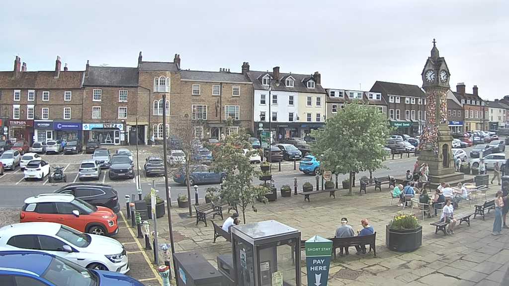 Thirsk webcam overlooking the Market Place