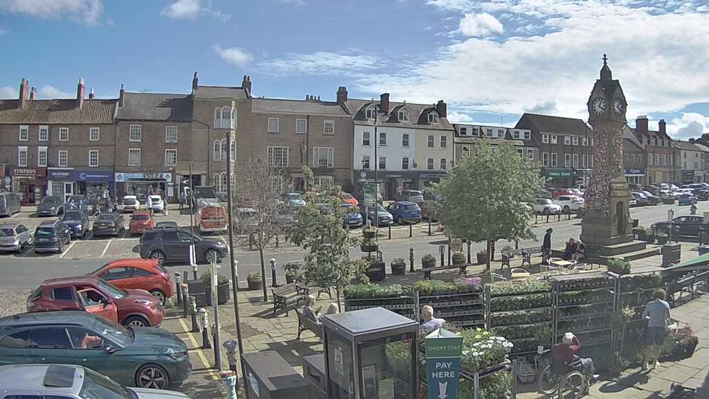 Thirsk webcam overlooking the Market Place