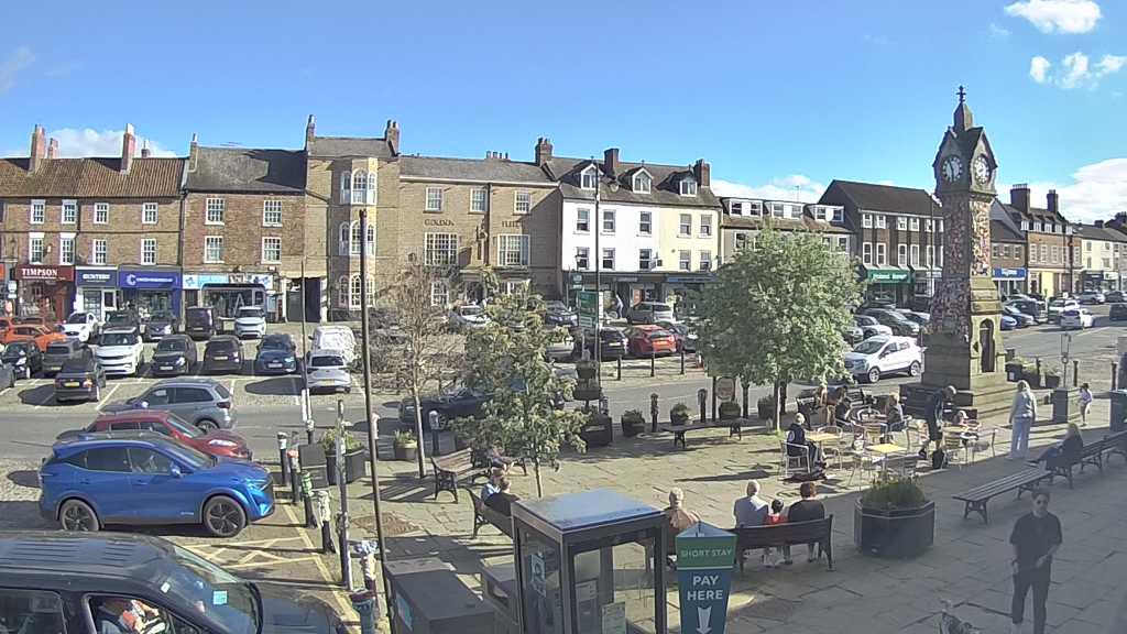 Thirsk webcam overlooking the Market Place