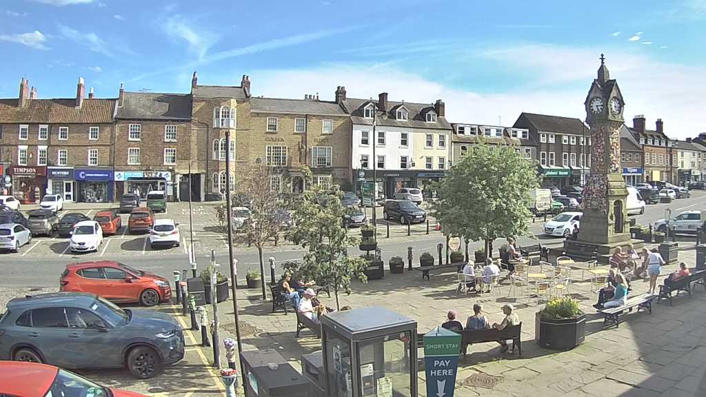 Thirsk webcam overlooking the Market Place