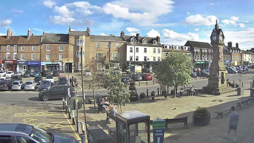 Thirsk webcam overlooking the Market Place