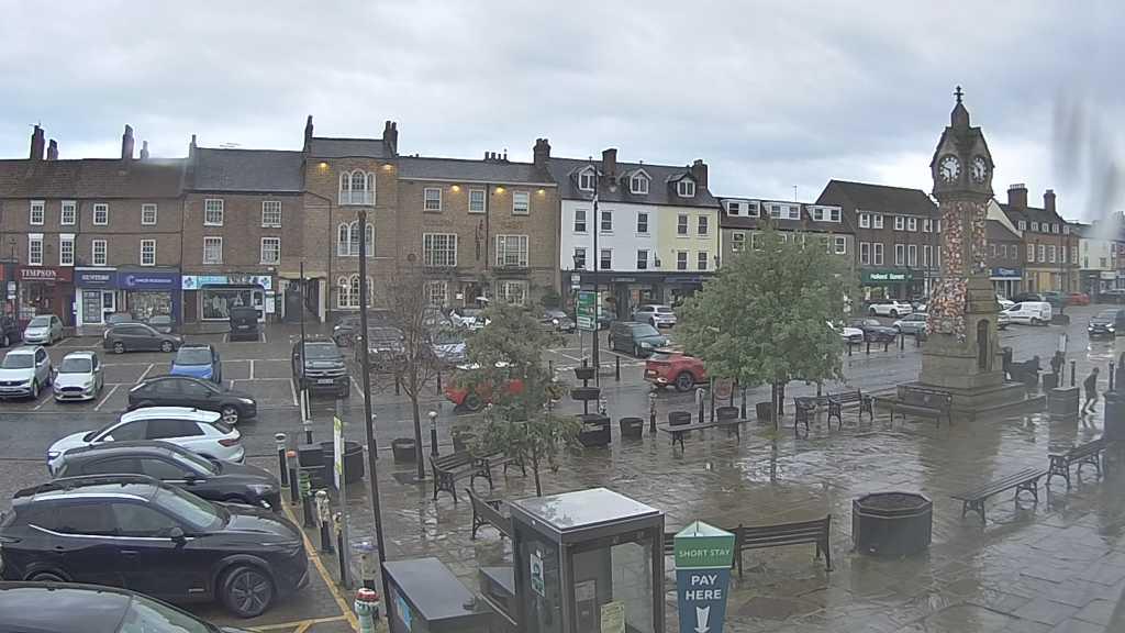 Thirsk webcam overlooking the Market Place