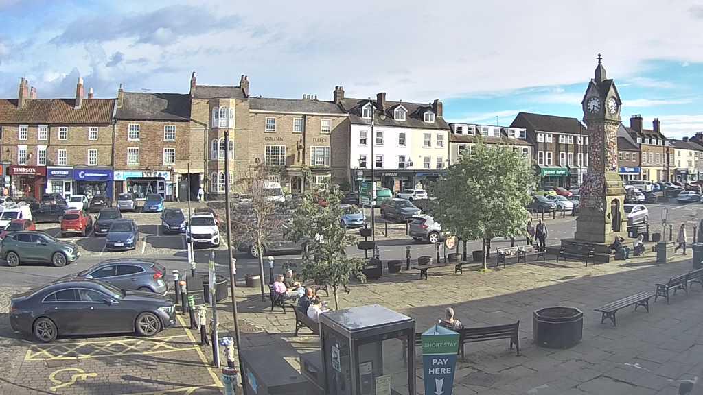 Thirsk webcam overlooking the Market Place