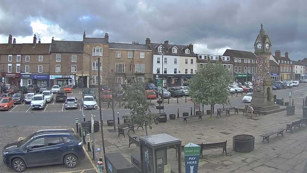 Thirsk webcam overlooking the Market Place