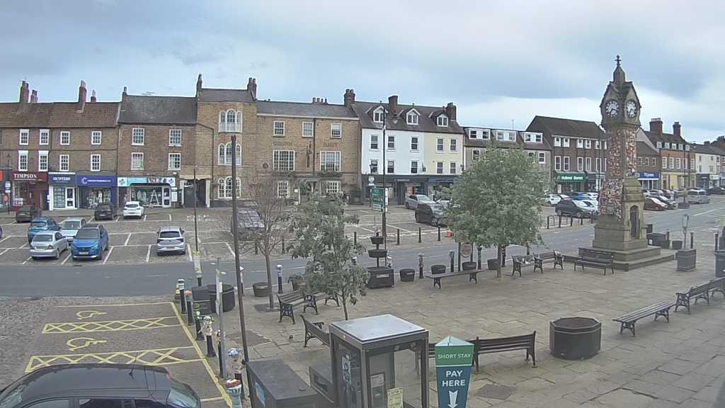 Thirsk webcam overlooking the Market Place