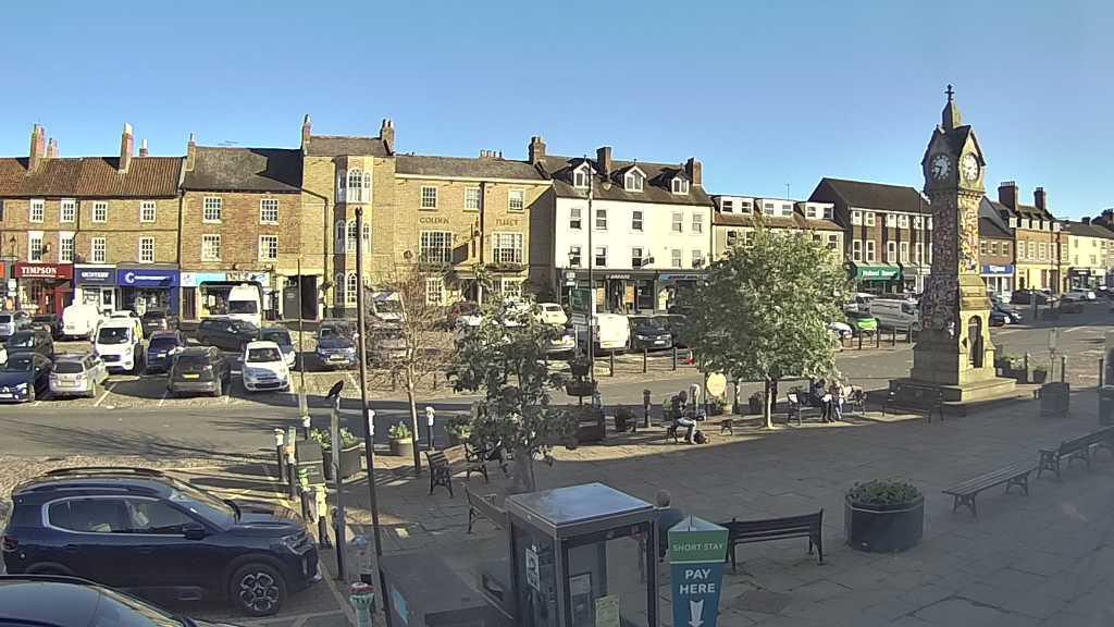 Thirsk webcam overlooking the Market Place