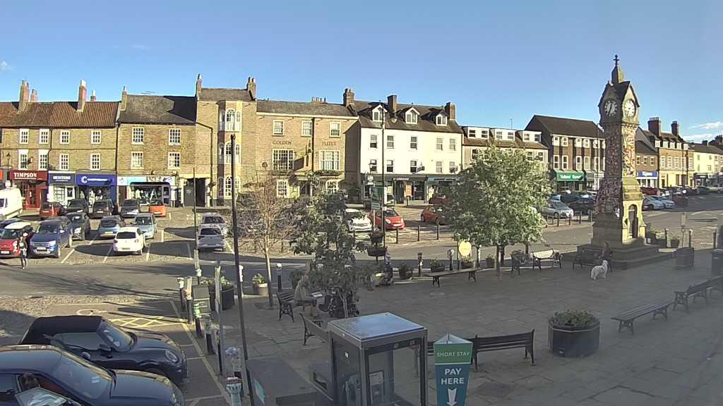 Thirsk webcam overlooking the Market Place